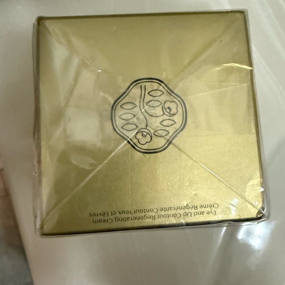 Shiseido Future Solution LX Eye and Lip Contour Regenerating Cream NIB Full size - Picture 4 of 8